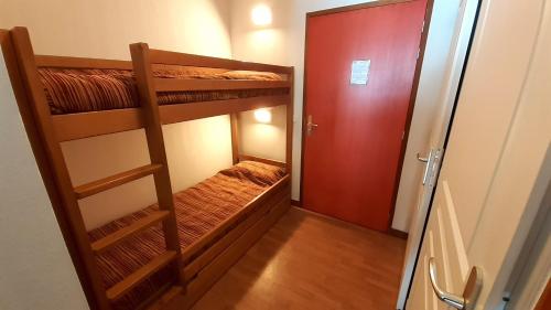 Appartement résidence des Bottières tesisinde bir ranza yatağı veya ranza yatakları