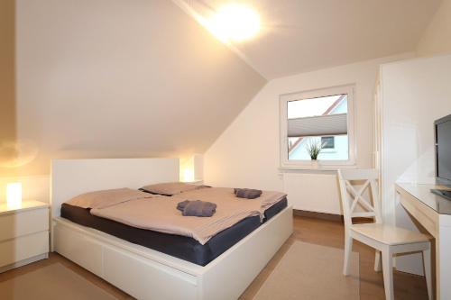 Un pat sau paturi într-o cameră la Haus Ostseenordstern Rerik