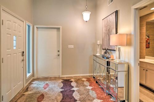 Η κουζίνα ή μικρή κουζίνα στο Waterfront Home with Dock on Lake Lyndon B Johnson!