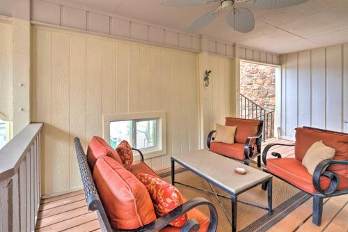 Χώρος καθιστικού στο Waterfront Home with Dock on Lake Lyndon B Johnson!