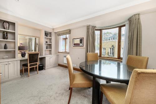 a dining room with a table and chairs at Cheval Knightsbridge in London