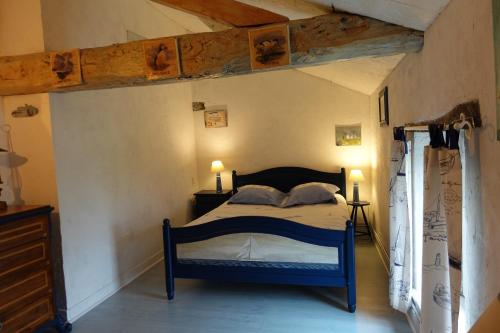 Katil atau katil-katil dalam bilik di Gîte 4 étoiles avec hébergement insolite - 10 personnes