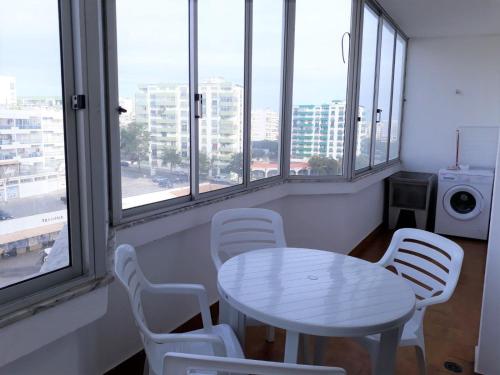 Torre 6- Vista Cidade, Aconchegante, 80mt Praia, Wifi