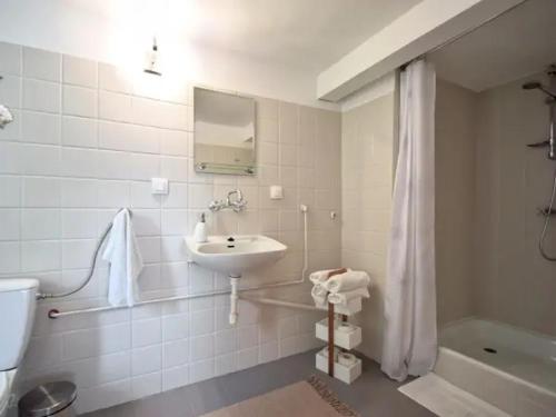 a bathroom with a sink and a toilet and a tub at Nemo Mielenko in Mielenko