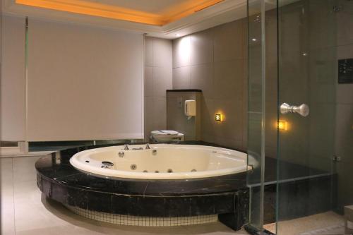 Ein Badezimmer in der Unterkunft In-stone Motel