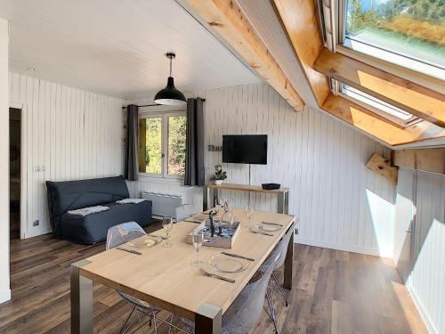 a dining room with a table and a couch at Mont Étape , F2, 42 m2, Calme, Vue Mt Blanc in Passy