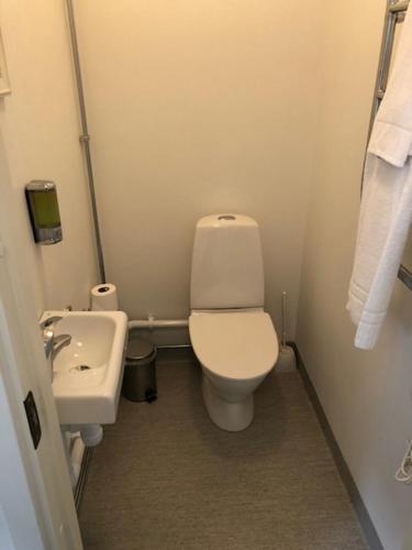 Koupelna v ubytování Hotell Turistgården i Simrishamn