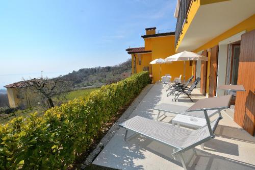 Red Apartment in Marciaga di Costermano