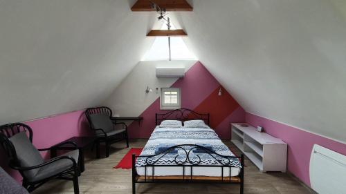 En eller flere senger på et rom på Penzion Na Lednické
