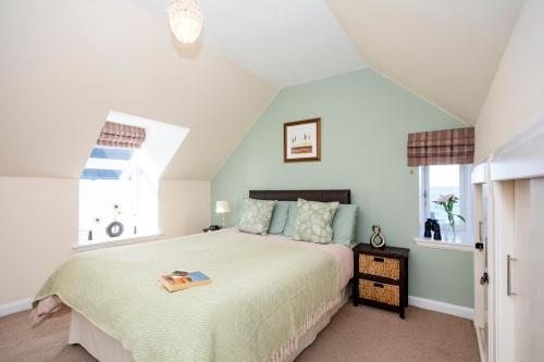 a bedroom with a bed and a window at Finest Retreats - Ellie-Jo Cottage in Gardenstown