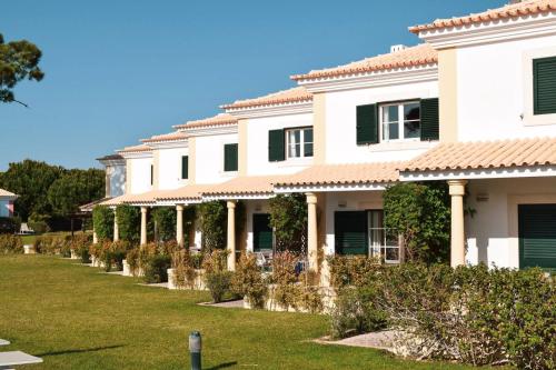 Κήπος έξω από το Vila Bicuda Resort
