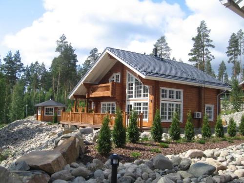 a log home with a large porch and a deck at Tahko Hills in Tahkovuori