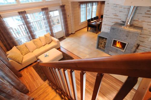a living room with a couch and a fireplace at Tahko Hills in Tahkovuori
