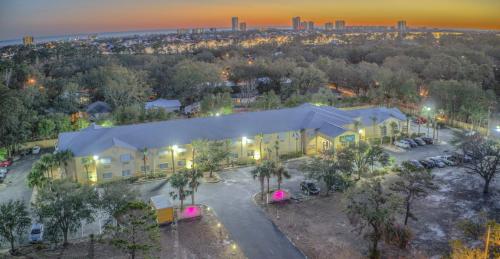 Vue panoramique sur l'établissement Quality Inn Gulf Shores Airport