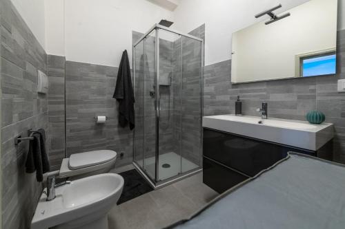 a bathroom with a toilet and a sink and a shower at San Miniato - Terrazza panoramica in centro storico in San Miniato