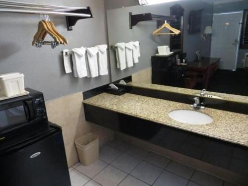 a bathroom with a sink and a microwave at Hotel H-Wood in Los Angeles
