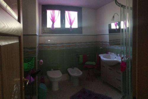 Kylpyhuone majoituspaikassa Appartamento accogliente
