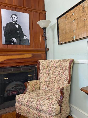 Χώρος καθιστικού στο Lightner Farmhouse B&B