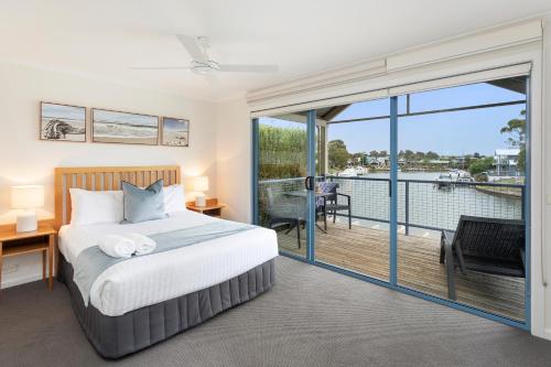 Gallery image of Captains Cove Resort - Waterfront Apartments in Paynesville