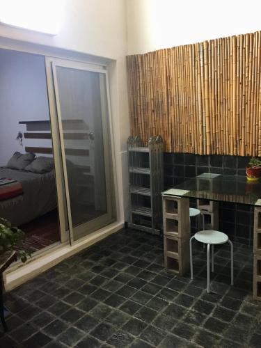 a small room with a desk and a bed at Casa Gavilán in Buenos Aires
