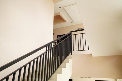 Fotografie z fotogalerie ubytování Audah Syariah Residence Mitra RedDoorz v destinaci Surabaja