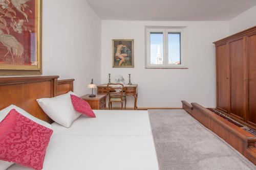 Historic Old Town apartment with the best view in town