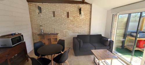TV a/nebo společenská místnost v ubytování Appartement Ychoux