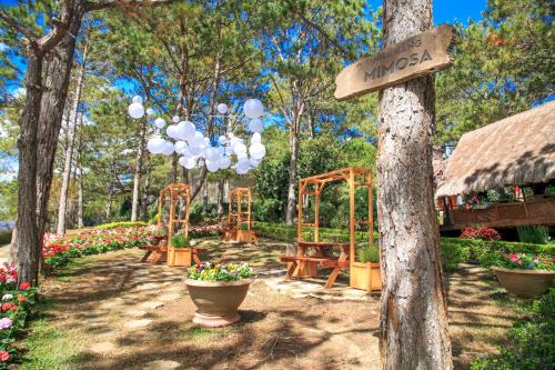 Zahrada ubytování TTC Dreamy Hill Resort - Unlimited Access to TTC World - Thung Lung Tinh Yeu