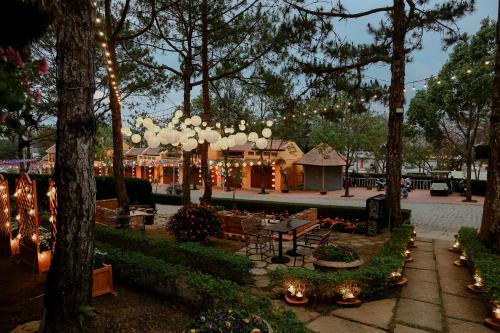 Zahrada ubytování TTC Dreamy Hill Resort - Unlimited Access to TTC World - Thung Lung Tinh Yeu