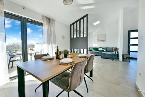 Χώρος καθιστικού στο R2 Apartment by Residence Rudan