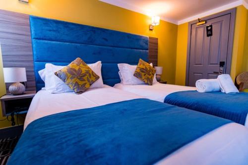 Ένα ή περισσότερα κρεβάτια σε δωμάτιο στο Stonecross Manor Hotel
