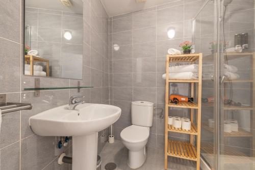 Kúpeľňa v ubytovaní FUN BUILDING STUDIOS by HOMEABOUT