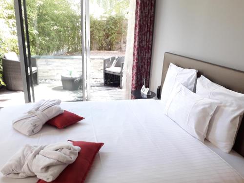 Postel nebo postele na pokoji v ubytování Logis Villa C Hôtel