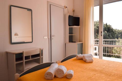 Postel nebo postele na pokoji v ubytování Hotel Zeus