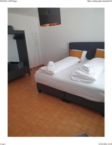 Postel nebo postele na pokoji v ubytování Hotel zum Hirschen