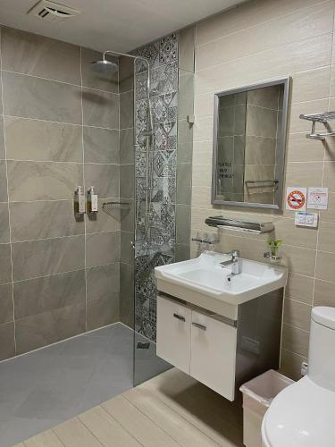 a bathroom with a sink and a shower at Sundaze in Hengchun