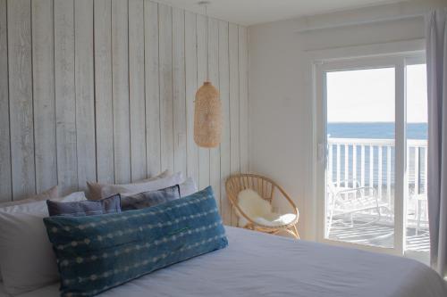Postel nebo postele na pokoji v ubytování The Surfside Hotel