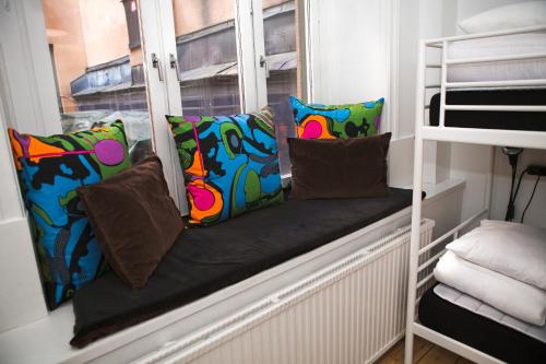 a bench in a room with pillows and a window at City Backpackers Hostel in Stockholm