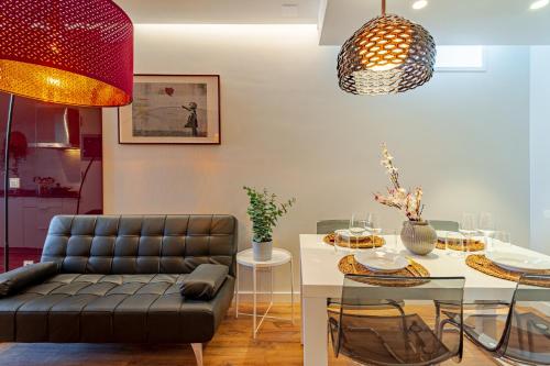 a living room with a couch and a table at Edificio 13 by Plaza Mayor Apartamentos in Valladolid
