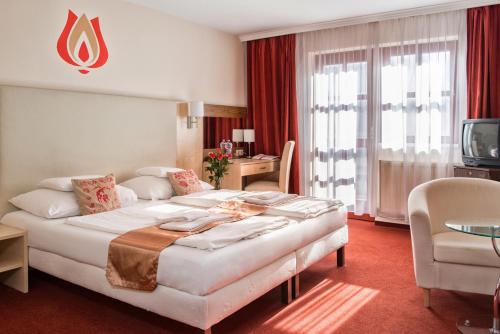 Postel nebo postele na pokoji v ubytování Hotel Piroska