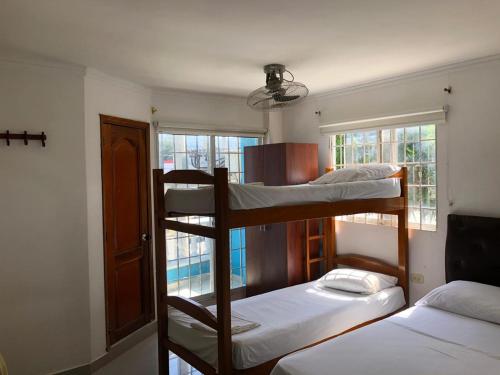 En eller flere senge i et værelse på Hotel Aeromar Central