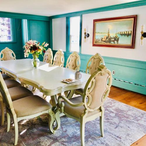 a dining room with a table and chairs at Albracca in York