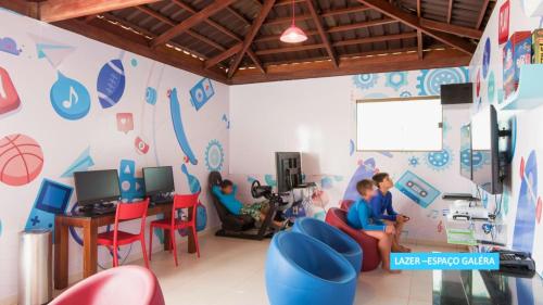 a room with two people sitting in a room with a basketball wall at Vila Galé Resort Touros - All Inclusive in Touros