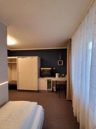 Ένα ή περισσότερα κρεβάτια σε δωμάτιο στο Ambiente Hotel garni