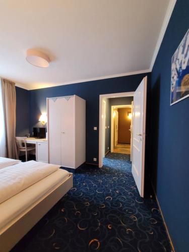 Ένα ή περισσότερα κρεβάτια σε δωμάτιο στο Ambiente Hotel garni