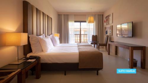 Un pat sau paturi într-o cameră la Vila Galé Resort Touros - All Inclusive