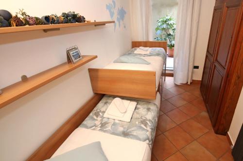 Posteľ alebo postele v izbe v ubytovaní Mella Bellagio Al Porto - Appartamento con Terrazze a pochi passi dal Lago