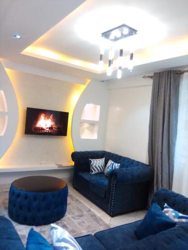 Area soggiorno di Executive Two & Three Bedroom Suites