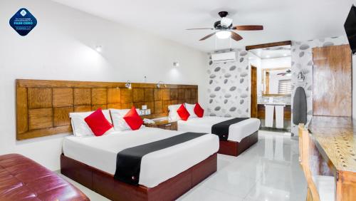 A bed or beds in a room at Hotel Maioris Guadalajara