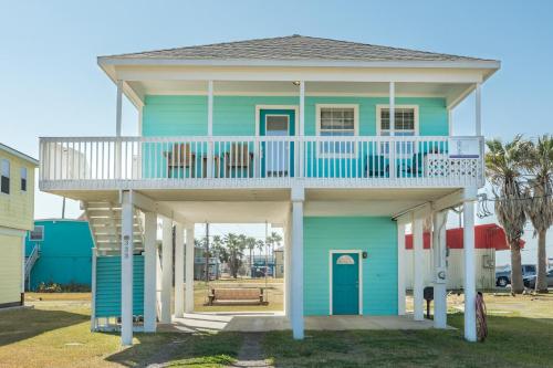 The Blue Haven - Cute Beach Bungalow Easy Access to Gulf Waters!